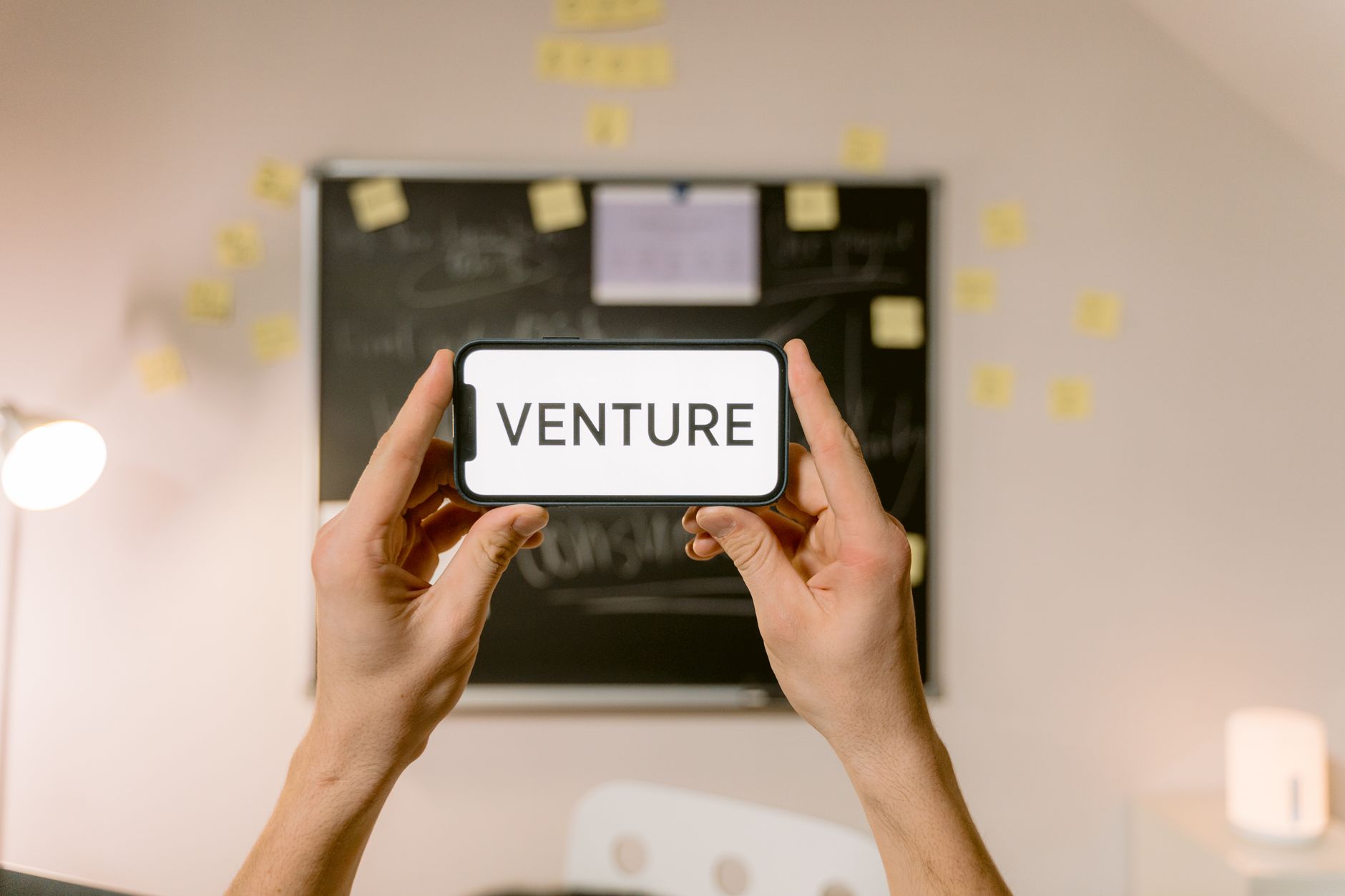DOMO.VC: Uma Década Redefinindo o Jogo do Financiamento de Startups no Brasil 1 pexels photo 6913351 1