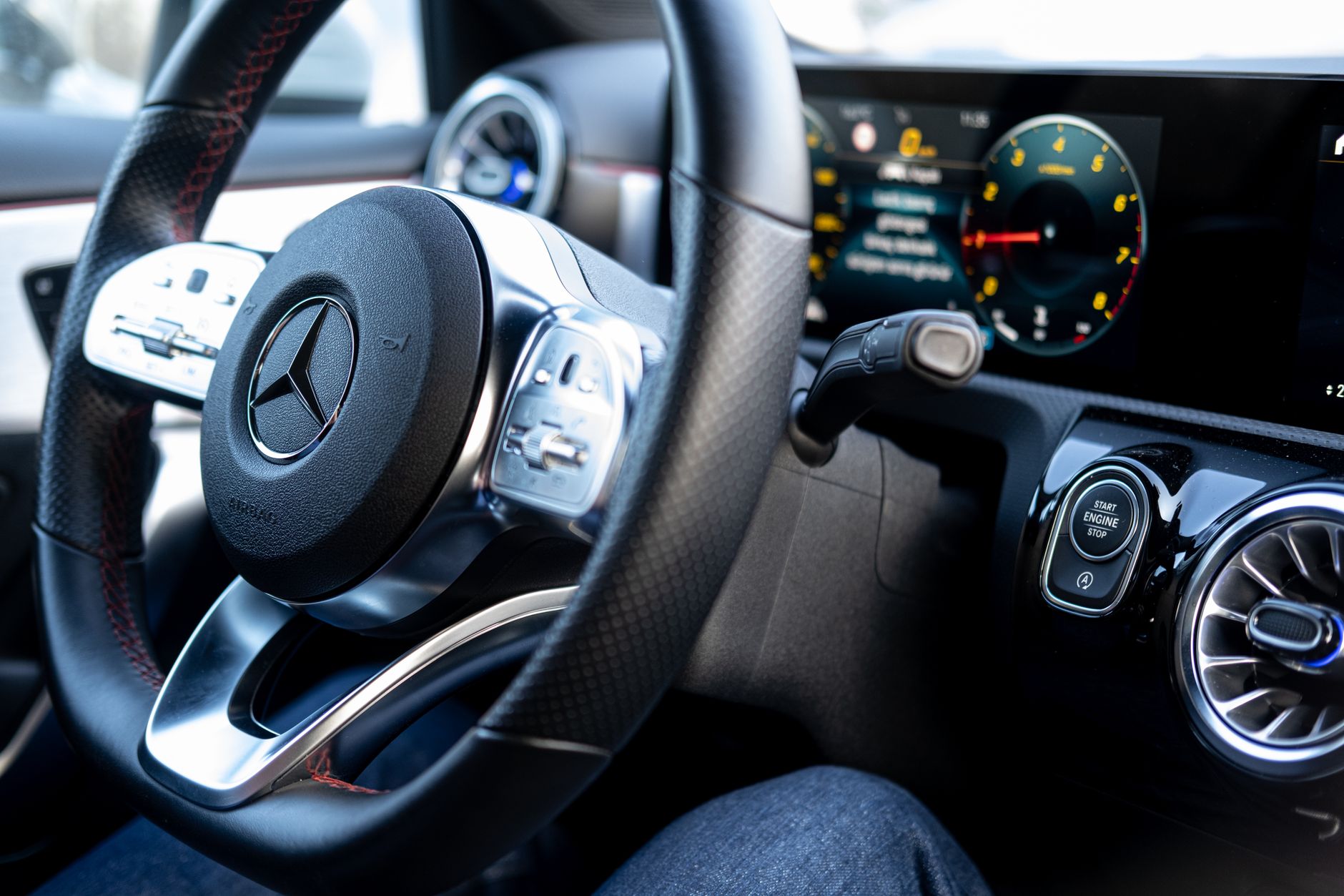 A Revolução Silenciosa: Como a Mercedes-Benz Redefine o Design Automotivo com Engenharia Digital Avançada 1 pexels photo 17112775