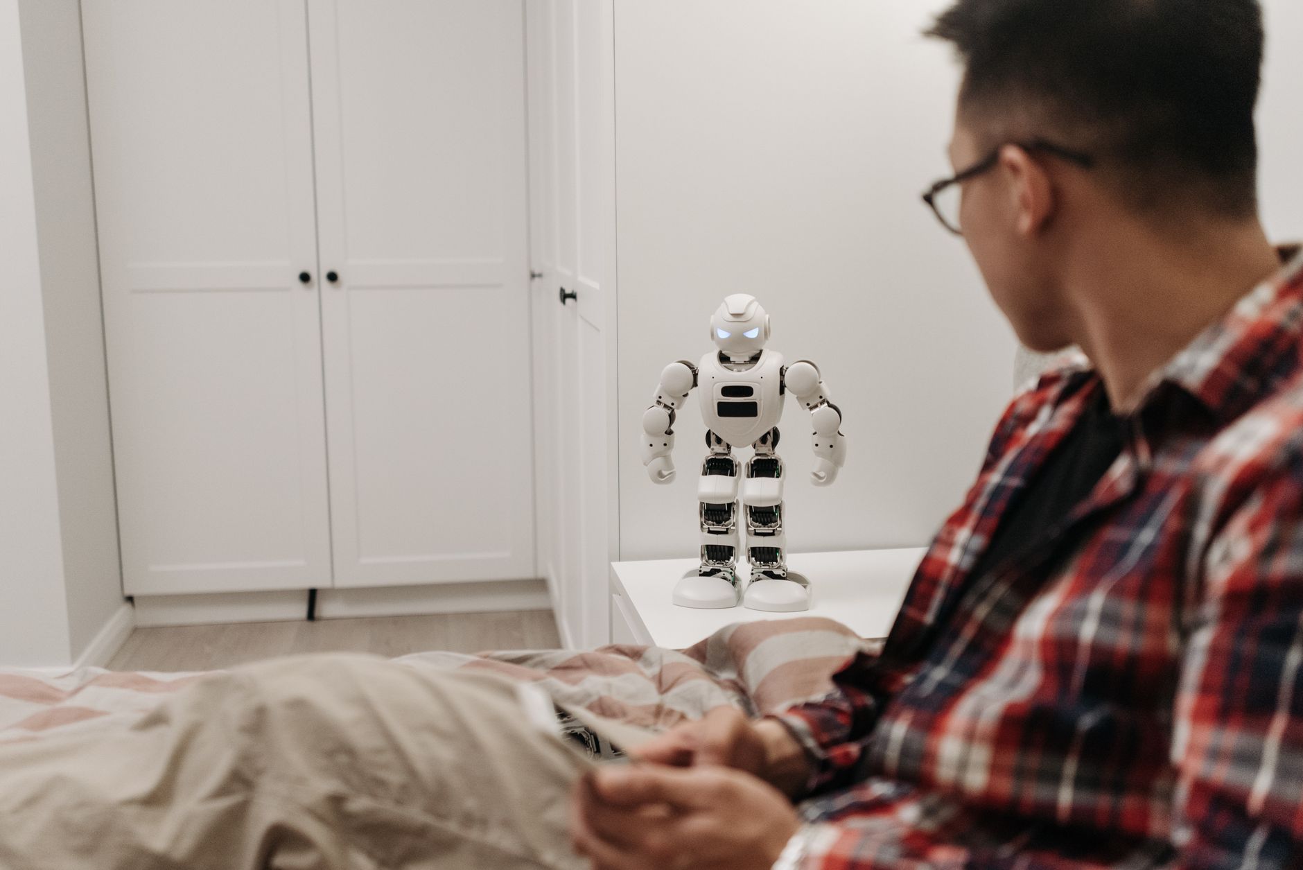 A Busca Humana: Como a Casa Conectada e a Biotecnologia Redefinem Nosso Futuro e a Longevidade 1 pexels photo 8294752